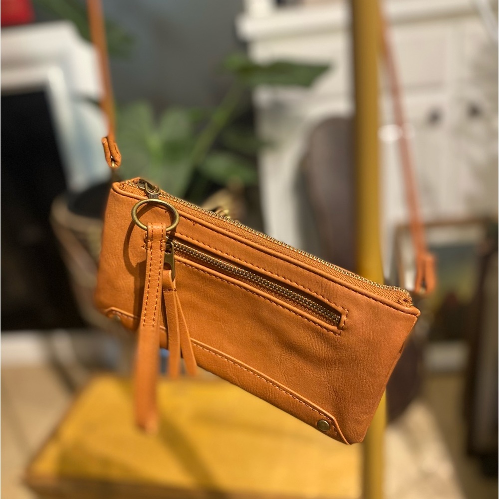 Universal Thread Crossbody
